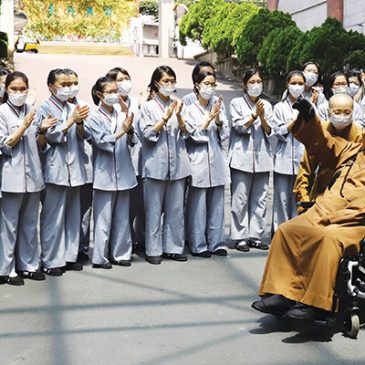 【普门视窗】星云大师亲临供僧法会祝福大众
