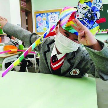 【世界真奇妙】小朋友戴“一米帽”萌翻！