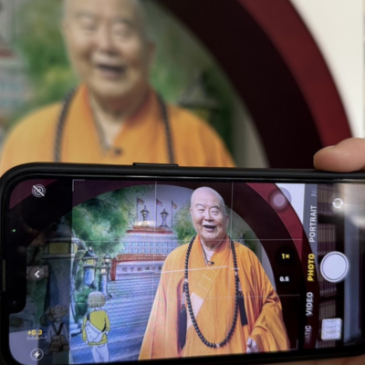 普门【星云说喻】用笑容来照相