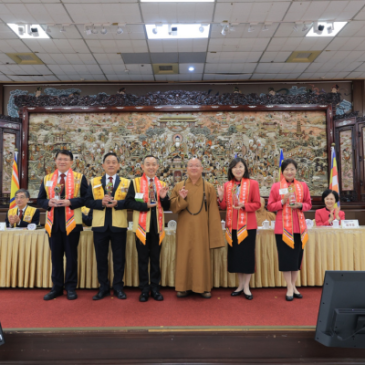 普门【娑婆里的莲花】我们，正走在菩提道上