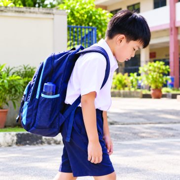 普门【骨气人生】书包、枕头、床垫会影响脊椎吗？